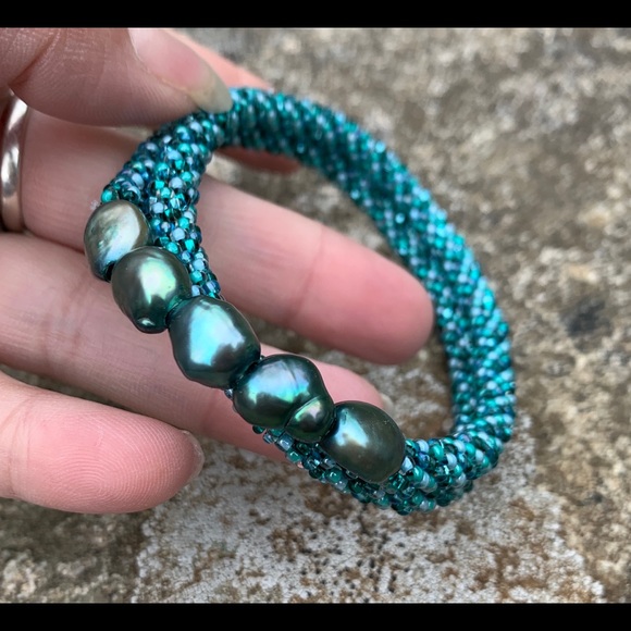 Seed bead and pearl crocheted bracelet - Picture 4 of 5